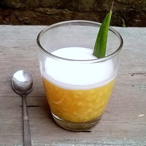 Chè đậu xanh nấu nước cốt dừa