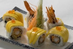 Sushi cuộn xoài  