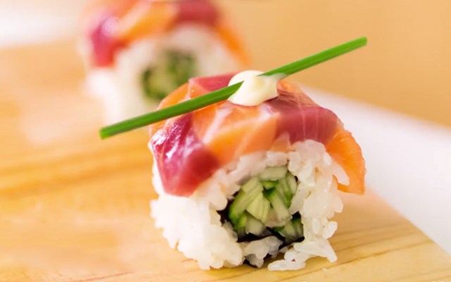 Cách làm sashimi cá hồi và cá ngừ  