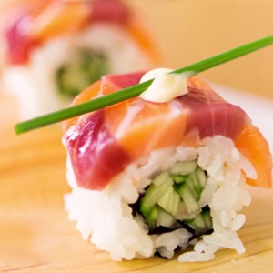 Sashimi cá hồi và cá ngừ