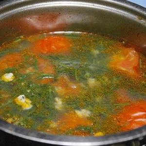 Canh hến nấu cà chua