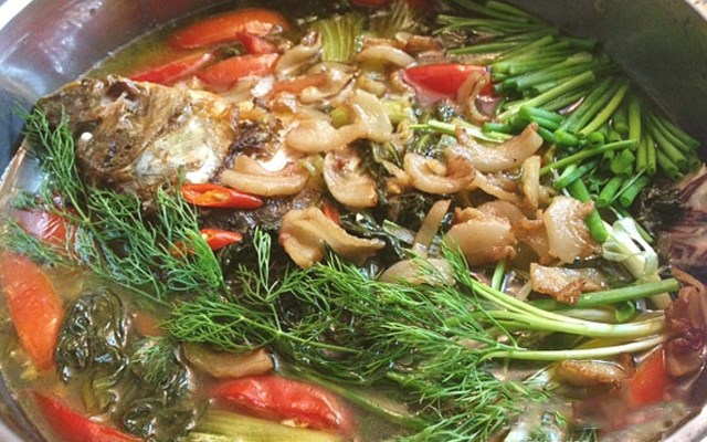 Cách nấu lẩu cá chép dưa cải chua  