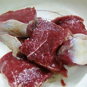 Thịt bò cuộn bột ngàn lớp nướng kiểu Ý