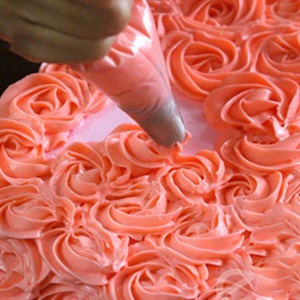 Bánh kem hoa hồng tặng mẹ