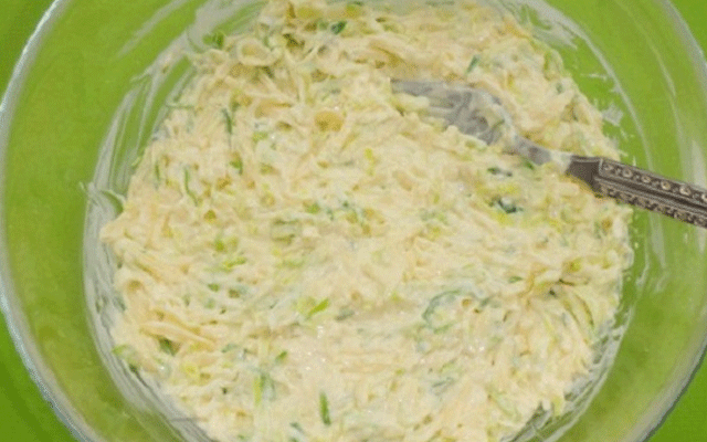 Cách làm salad tỏi tây  