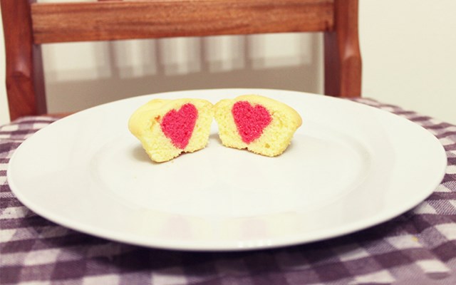 Cách làm cupcake nhân trái tim  