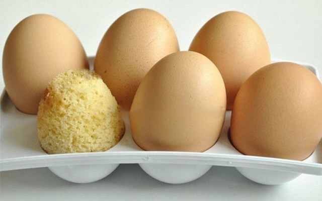 Cách làm bánh bông lan hình quả trứng  