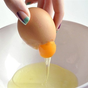 Bánh bông lan hình quả trứng