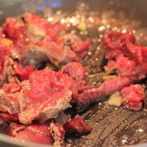 Cơm chiên thịt bò dưa cải