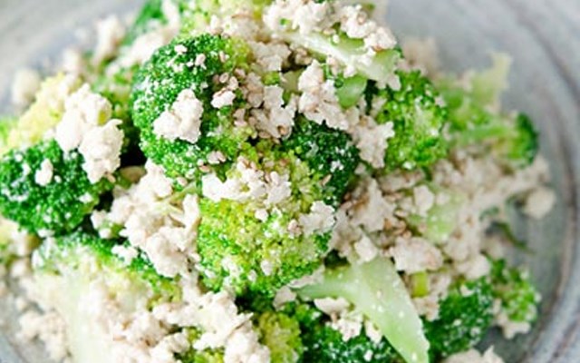 Cách làm salad đậu hũ và bông cải xanh  