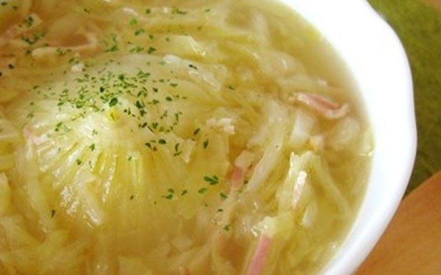 Cách làm soup bắp cải và hành tây  