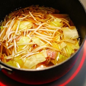 Thơm ngon mì yakisoba trong súp