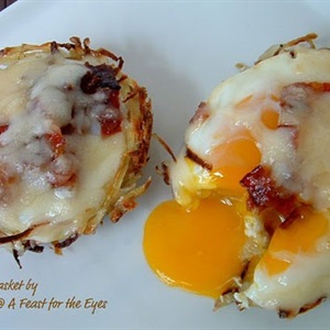 Bữa sáng với khoai tây và trứng theo kiểu tổ chim