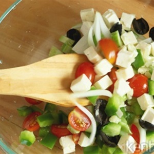 Thưởng thức salad Hy Lạp lạ miệng ngon lành