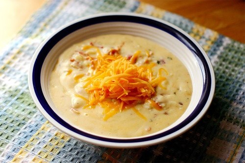 Nấu súp giản đơn với khoai tây và hoa lơ  