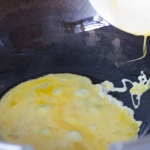Công thức cơm thập cẩm cuộn trứng cho bữa sáng thịnh soạn