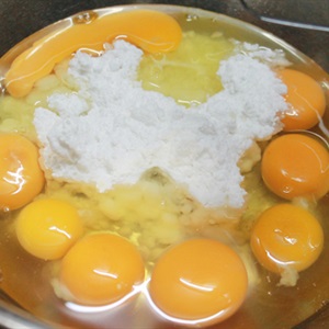 Bánh bông lan trứng muối phô mai