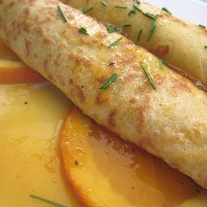 Ăn vịt quay với bánh crep cùng nước sốt cam theo kiểu Pháp
