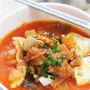Canh kimchi