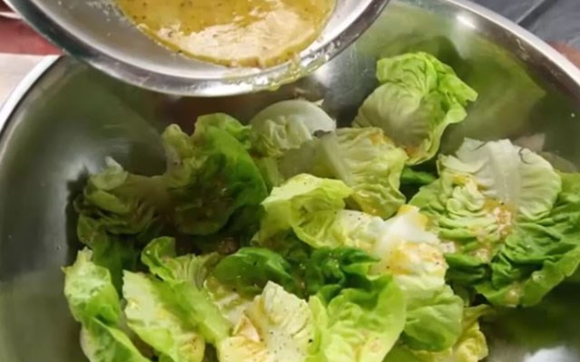 Cách làm salad xà lách trộn dầu giấm  