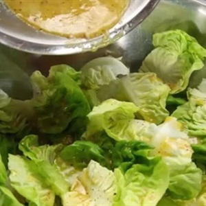 Salad xà lách trộn dầu giấm
