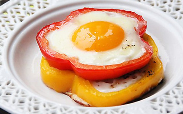 Cách làm món trứng ốp la sốt cà chua siêu tốc cho bữa sáng