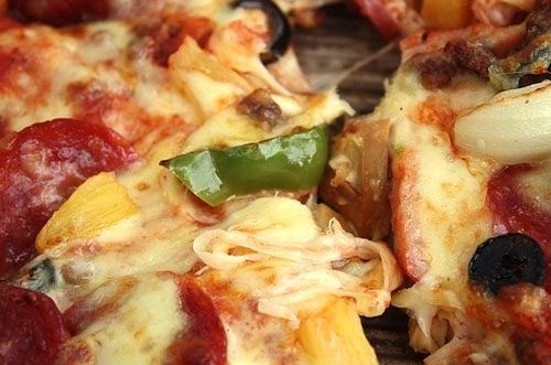 Tự tạo lò nướng pizza từ một chiếc nồi  