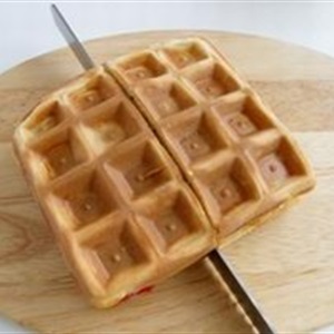 Học cách làm waffle trái cây ngọt mát