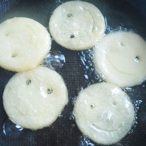 Bánh khoai tây hình mặt cười