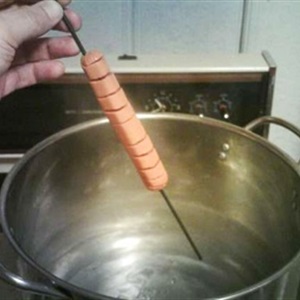 "Bật mí" cách làm xúc xích và khoai tây xoắn quẩy