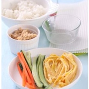 Kimbap cuộn chà bông