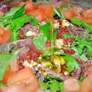 Salad cà chua với thịt bò khô