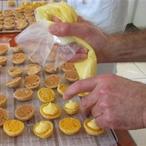 Bánh Macaron: “Hamburger sắc màu" cho teens hảo ngọt
