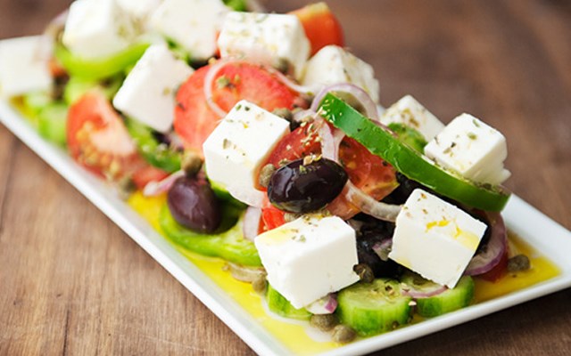 Cách làm salad Hy Lạp  