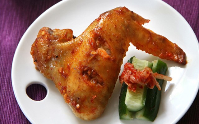 Cách làm cánh gà ướp kimchi nướng  