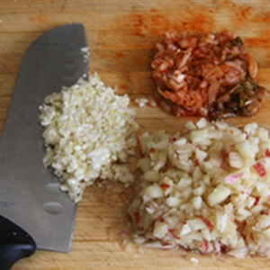 Cánh gà ướp kimchi nướng