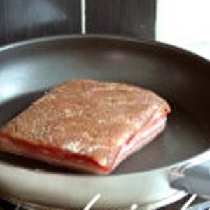 Cách làm thịt quay giòn bì không cần lò nướng