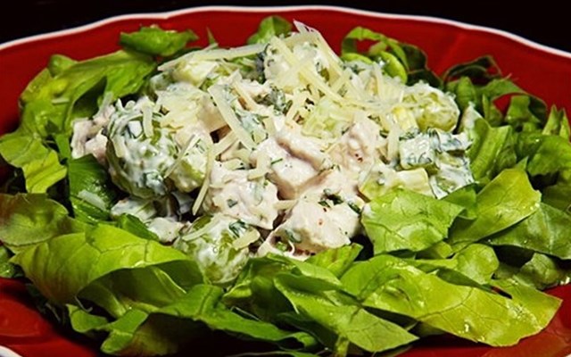 Cách làm salad nho thịt gà  
