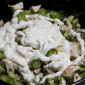 Salad nho thịt gà