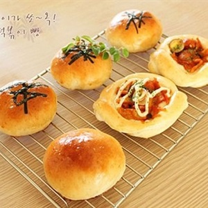 Bánh mì nhân gạo cay Hàn Quốc