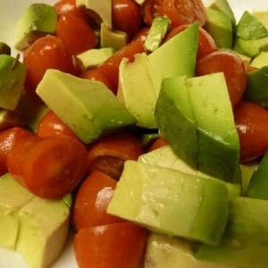 Salad bơ cà chua