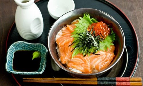 Cơm cá hồi lạ miệng kiểu Nhật  