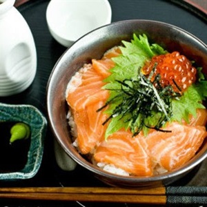 Cơm cá hồi lạ miệng kiểu Nhật
