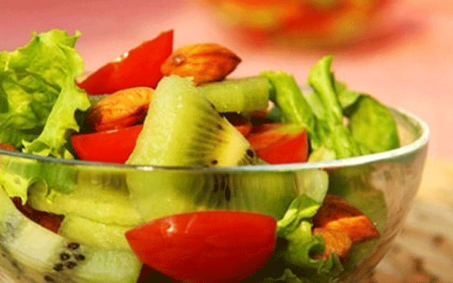 Cách làm salad kiwi hạnh nhân  
