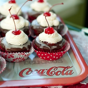 Cupcake cherry mix coca-cola