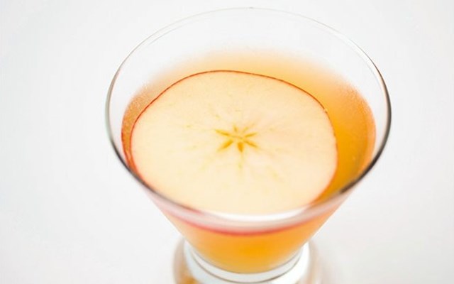 Cách làm cocktail táo  