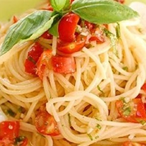 Spaghetti trộn cà chua