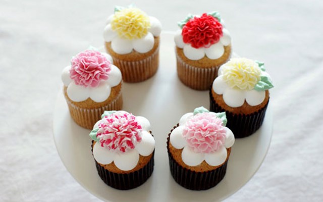 Cách làm cupcake hoa cẩm chướng  