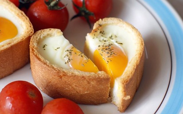 Cách làm bánh mì trứng trái tim  