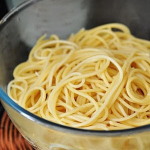 Spaghetti phi lê cá hồi